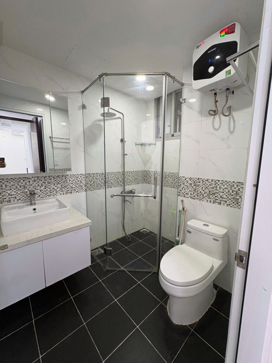 toilet cho thue - Cho thuê căn hộ Scenic Valley 1. DT 71m2 Lầu cao-2 Phòng-2wc- Nhà đang trống xem dễ. Giá thuê 18 Triệu/Tháng