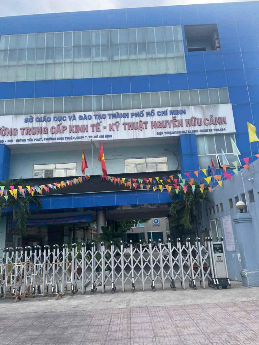 vi tri nha ban lien ke truong trung cap kinh te ky thuat nguyen huu canh - Giá mua bán tòa nhà CHDV căn góc số 21 đường Lý Phục Man phường Tân Thuận T5/2026