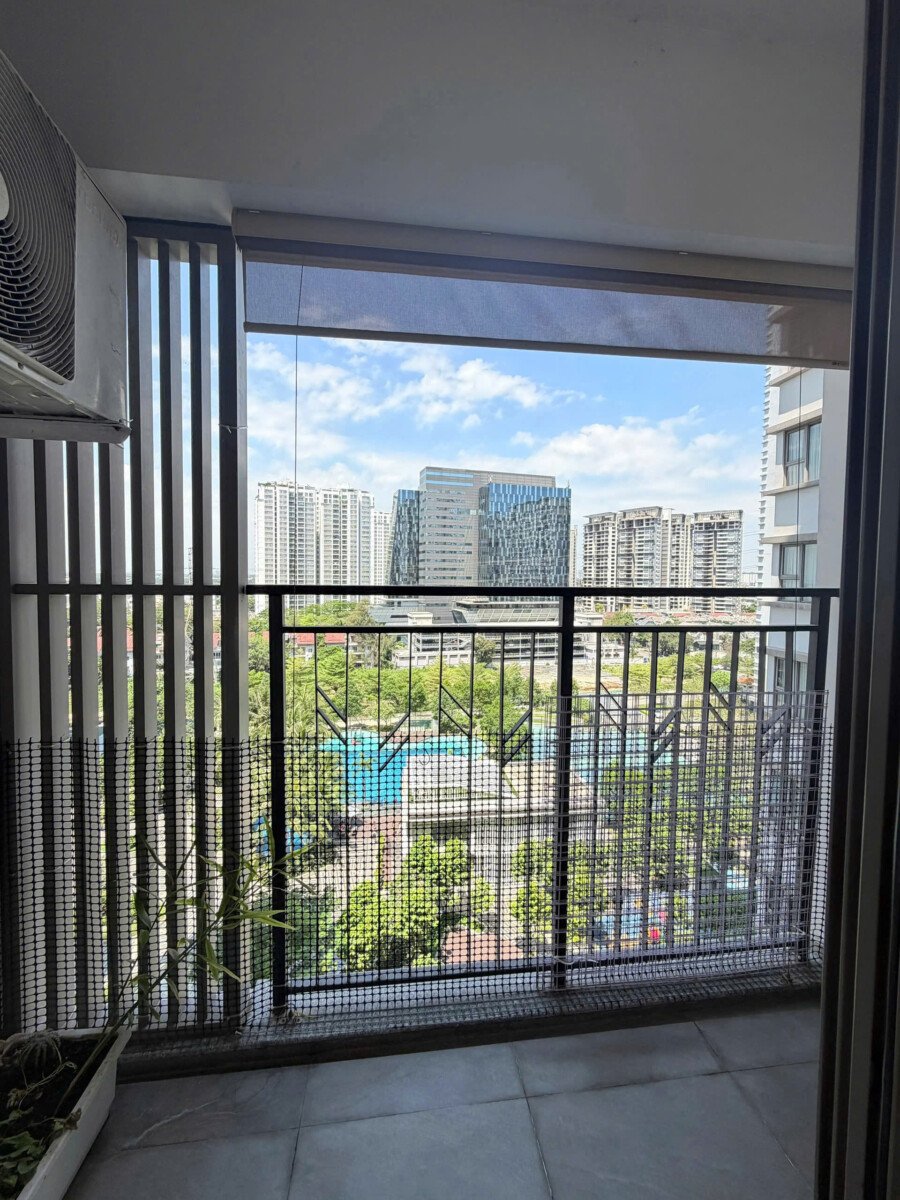 balcony phong khach lien ke ho boi noi khu - Giá mua bán căn hộ 2pn chung cư Saigon South Nhà Bè T6/2026