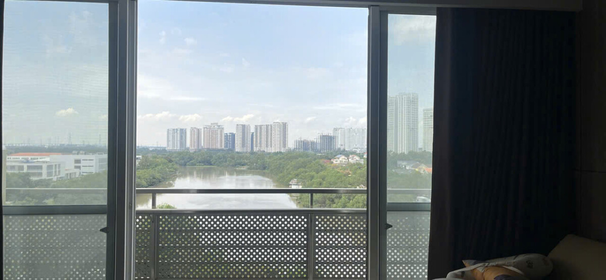 balcony phong khach truc dien song - Giá mua bán căn hộ 3pn lầu 8 tòa C chung cư Riverpark Residence phường Tân Hưng T7/2026