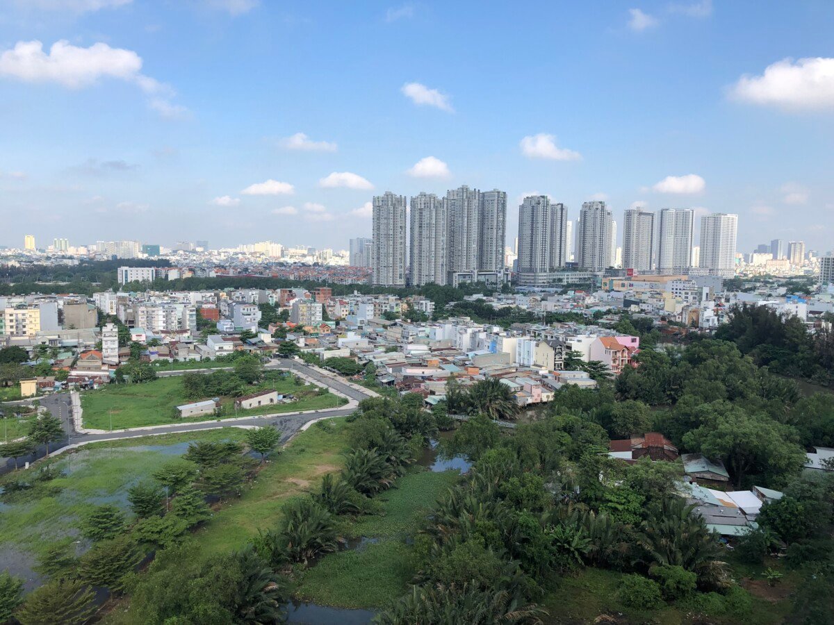 ban can ho sky garden 3 9 - Giảm 100 Triệu Bán nhanh trong tuần căn góc Sky Garden 3. DT 74m2 lầu cao View hồ bơi Đang cho thuê 17 Triệu. Giá chỉ 5.6 Tỷ