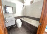 ca-ho-co-2-toilet-day-du-thiet-bi