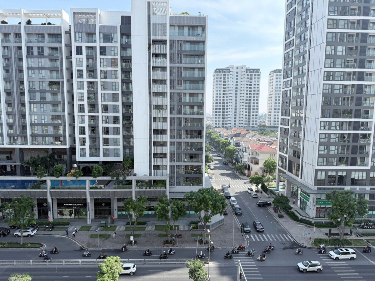 can ban can ho Ban nhanh can ho Riverside Residence 4 - Bán nhanh căn hộ Riverside Residence. DT 85m2 Lầu trung đang cho thuê 20 triệu/ tháng- 2 Phòng-2wc- Giá 8.4 Tỷ