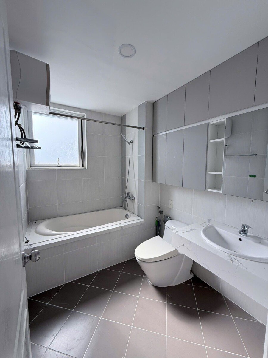can ban can ho Ban nhanh can ho Riverside Residence 6 - Bán nhanh căn hộ Riverside Residence. DT 85m2 Lầu trung đang cho thuê 20 triệu/ tháng- 2 Phòng-2wc- Giá 8.4 Tỷ