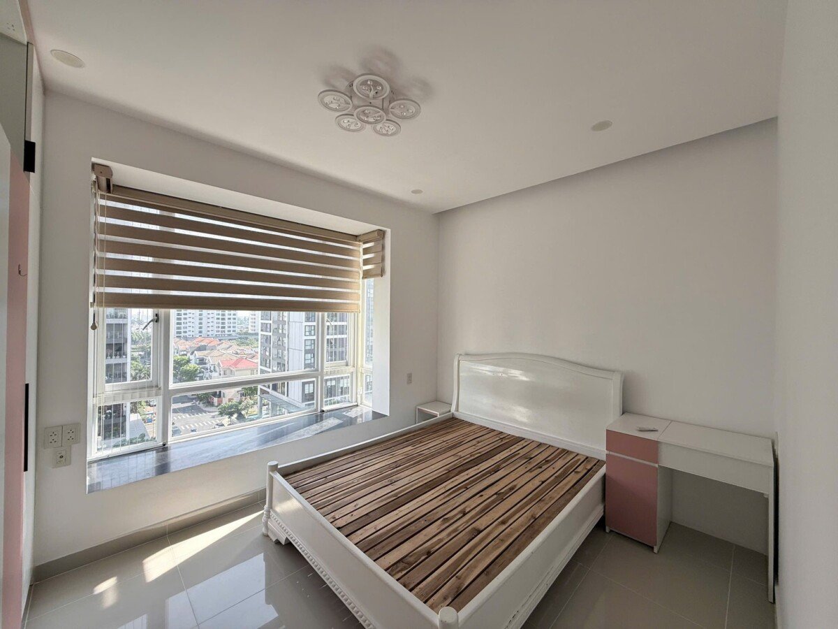 can ban can ho Ban nhanh can ho Riverside Residence 9 - Bán nhanh căn hộ Riverside Residence. DT 85m2 Lầu trung đang cho thuê 20 triệu/ tháng- 2 Phòng-2wc- Giá 8.4 Tỷ
