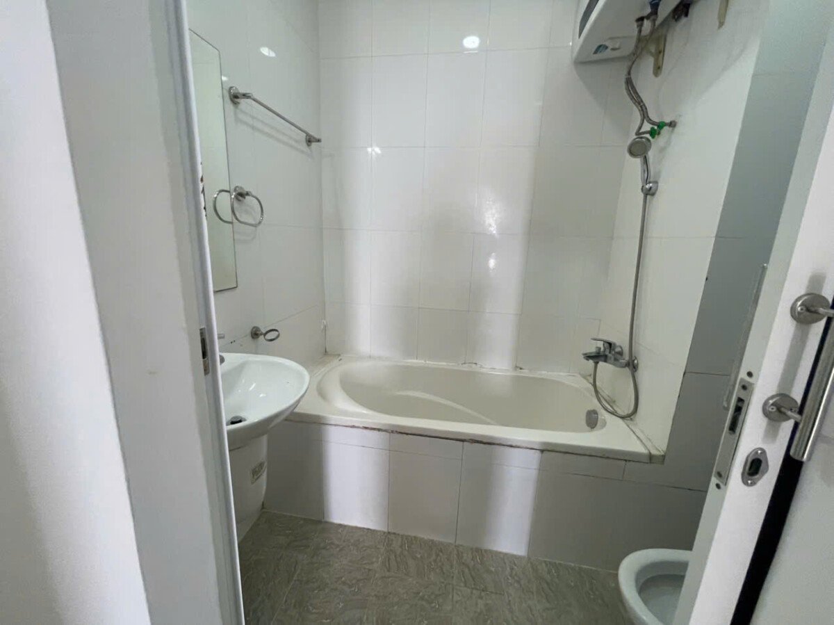 cho thue can ho sky garden 3 gia re 1 - Cho thuê căn hộ Sky Garden 3. DT 70m2- 2 Phòng ngủ-2wc- Lầu cao- Giá rẻ chỉ 13 Triệu/Tháng