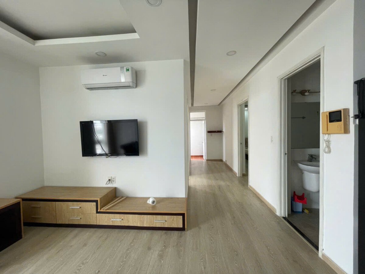 cho thue can ho sky garden 3 gia re 2 - Cho thuê căn hộ Sky Garden 3. DT 70m2- 2 Phòng ngủ-2wc- Lầu cao- Giá rẻ chỉ 13 Triệu/Tháng