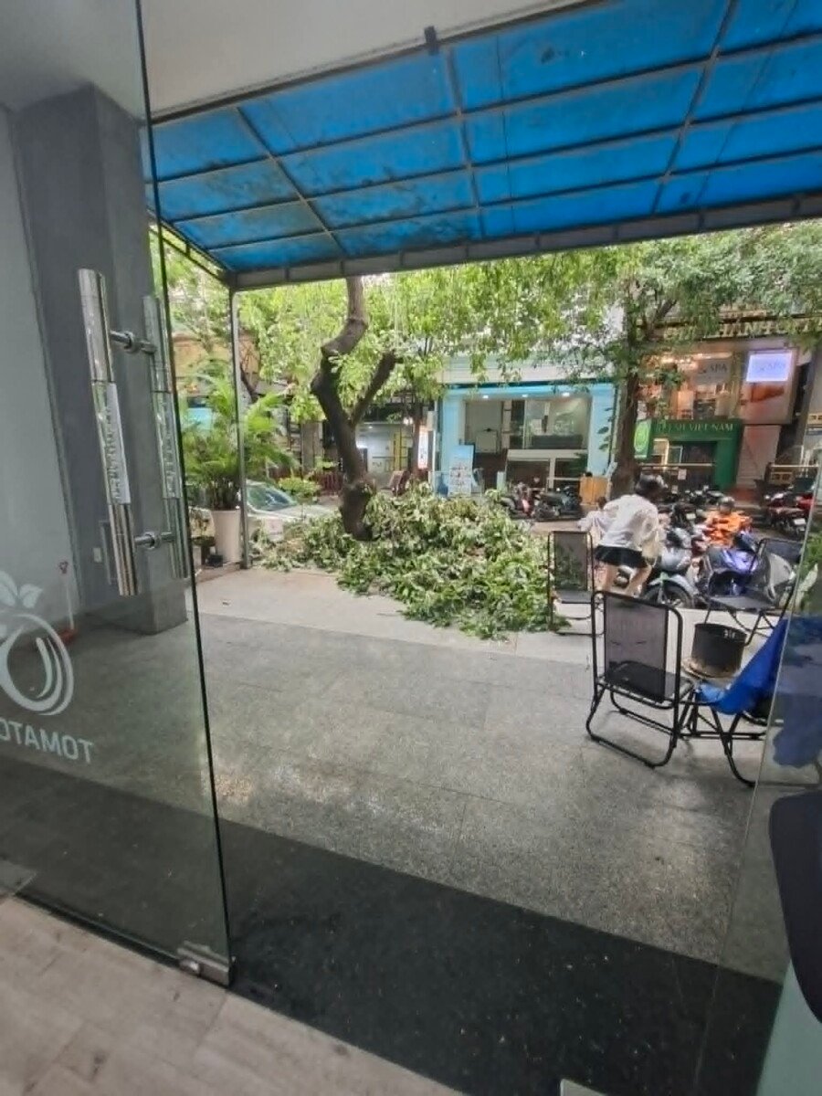 cho thue nha pho noi khu hung phuoc 3 7 - Cần cho thuê căn nhà phố nội khu Hưng Phước 3. Thiết kế Trệt, lửng. 3 lầu với 7 phòng và áp mái. Giá rẻ 49 Triệu/Tháng