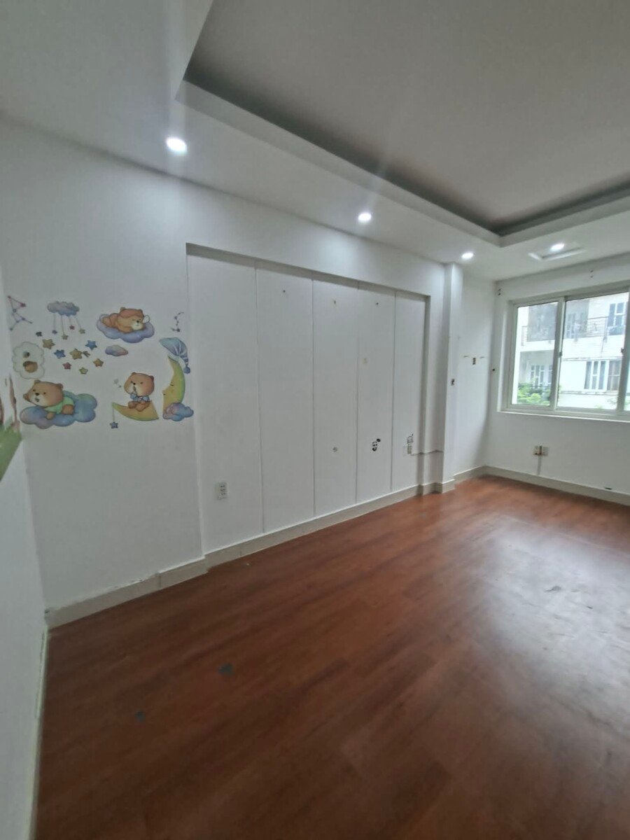 cho thue nha pho noi khu hung phuoc 3 9 - Cần cho thuê căn nhà phố nội khu Hưng Phước 3. Thiết kế Trệt, lửng. 3 lầu với 7 phòng và áp mái. Giá rẻ 49 Triệu/Tháng