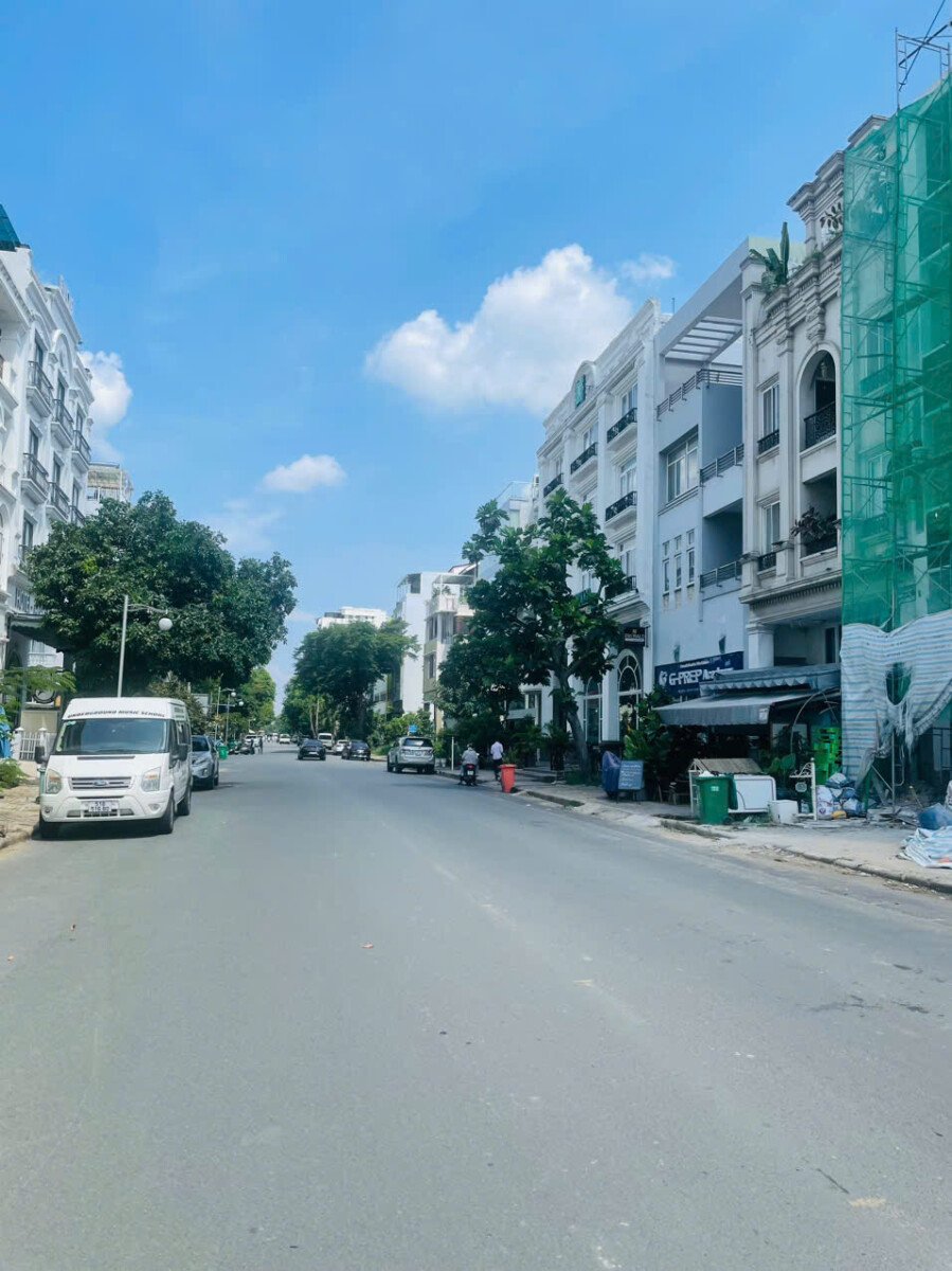 duong pham thai buong rong rai nhieu cho dau xe - Giá cho thuê tòa nhà văn phòng số 121 Phạm Thái Bường phường Tân Hưng T7/2026