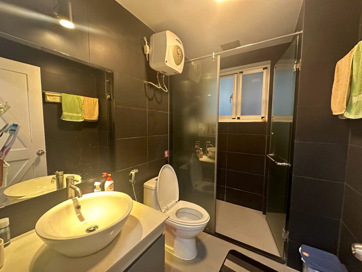 hien trang nha co 2wc hoan thien nhu hinh - Giá mua bán căn hộ 4pn tòa L chung cư Happy Valley phường Tân Hưng T7/2026
