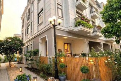 hinh anh mua ban nha biet thu can goc noi khu amelie villa nha be t6 2026 385x258 - Mua b&aacute;n nh&agrave; nguy&ecirc;n căn Khu Biệt thự Ph&uacute; Mỹ Hưng gi&aacute; rẻ