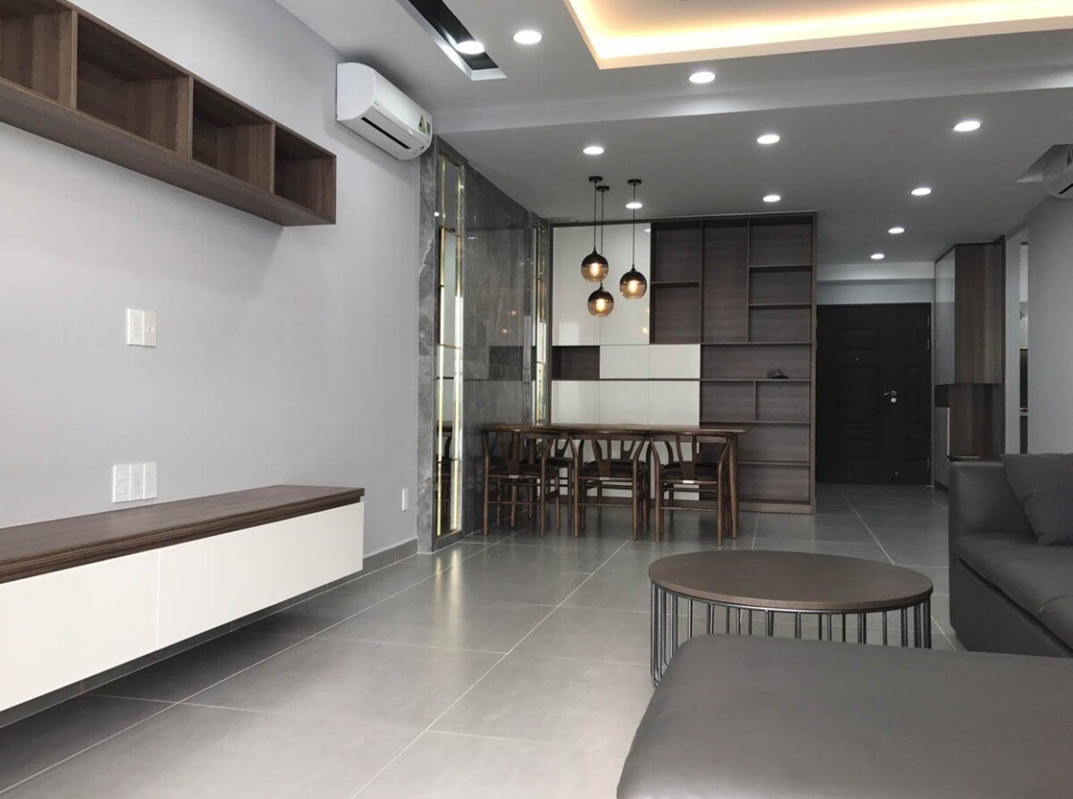 hinh anh phong khach can ho cna ban - Chủ nhà kẹt tiền gửi bán nhanh căn hộ 110m2, chung cư Scenic Valley 1, giá 10.280 tỷ, đủ nội thất.