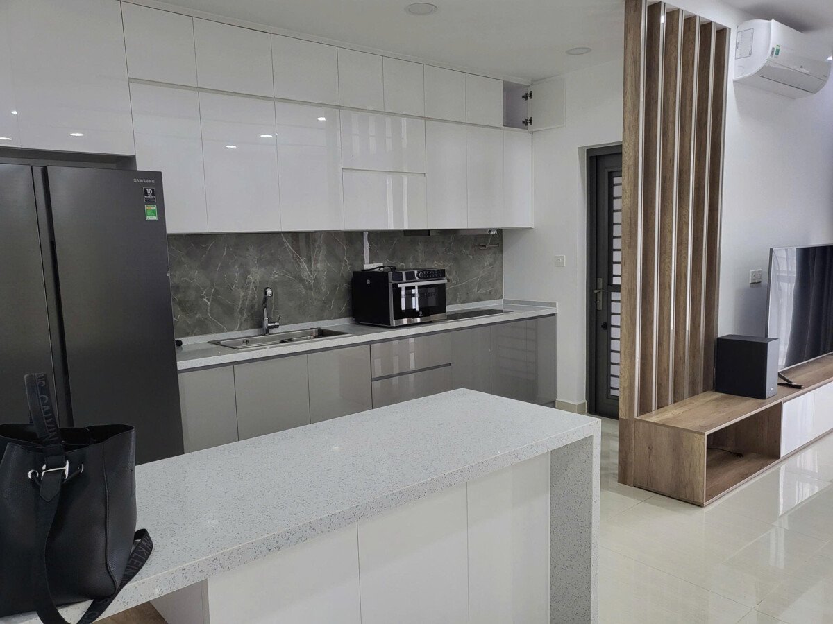 khong gian bep rong rai 1 - Giá mua bán căn hộ 3pn số 02 tòa B chung cư Riverpark Premier phường Tân Hưng T6/2026