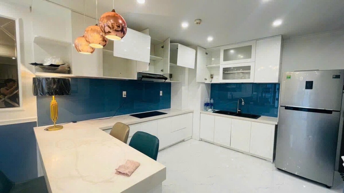 khong gian bep rong rai 11 - Giá mua bán căn hộ 2pn chung cư Saigon South Residences Nhà Bè T7/2026