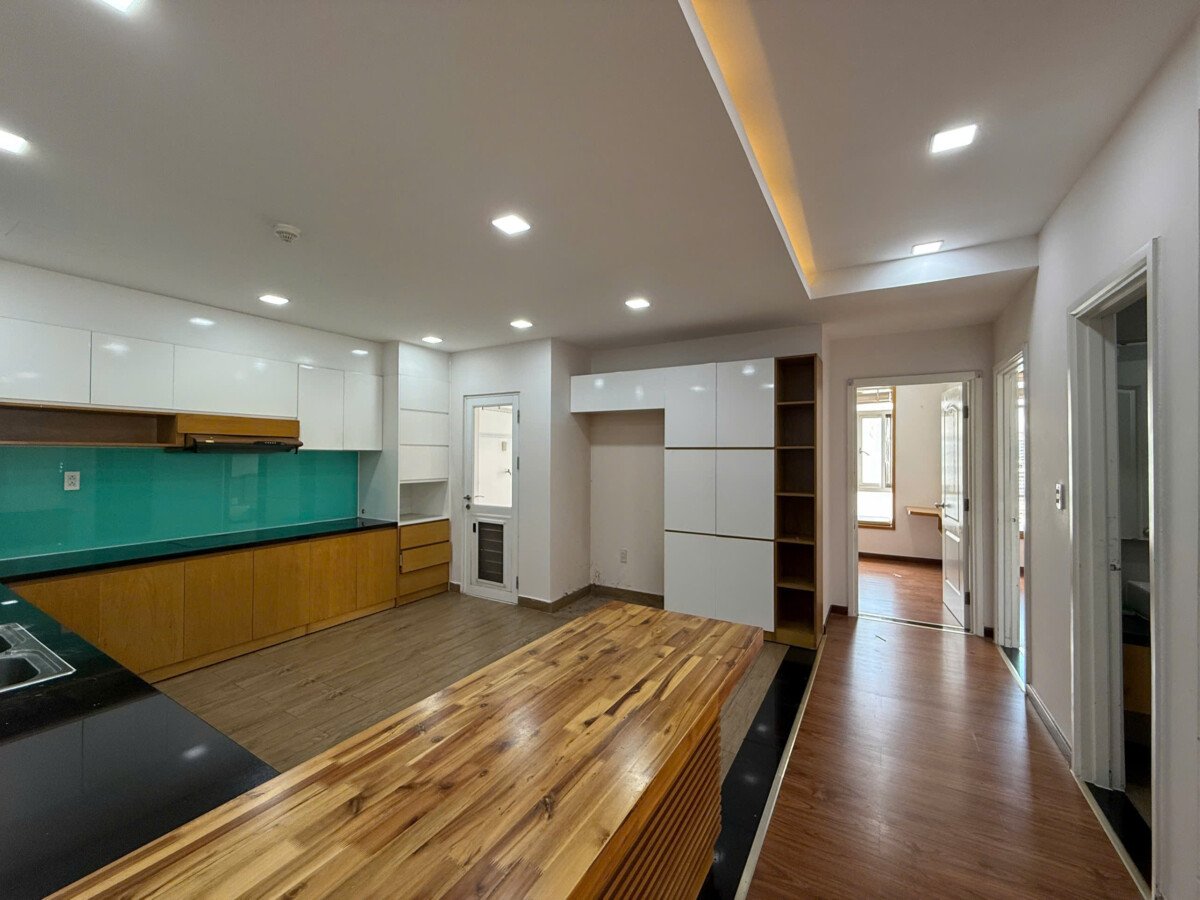 khong gian bep rong rai 13 - Giá mua bán căn hộ 3pn mã Ck2 tòa C chung cư Riverside Residence phường Tân Mỹ T6/2026