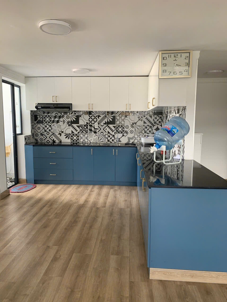 khong gian bep rong rai 14 - Giá mua bán căn hộ Duplex 5pn tòa 2A chung cư Sky Garden 1 phường Tân Hưng T6/2026