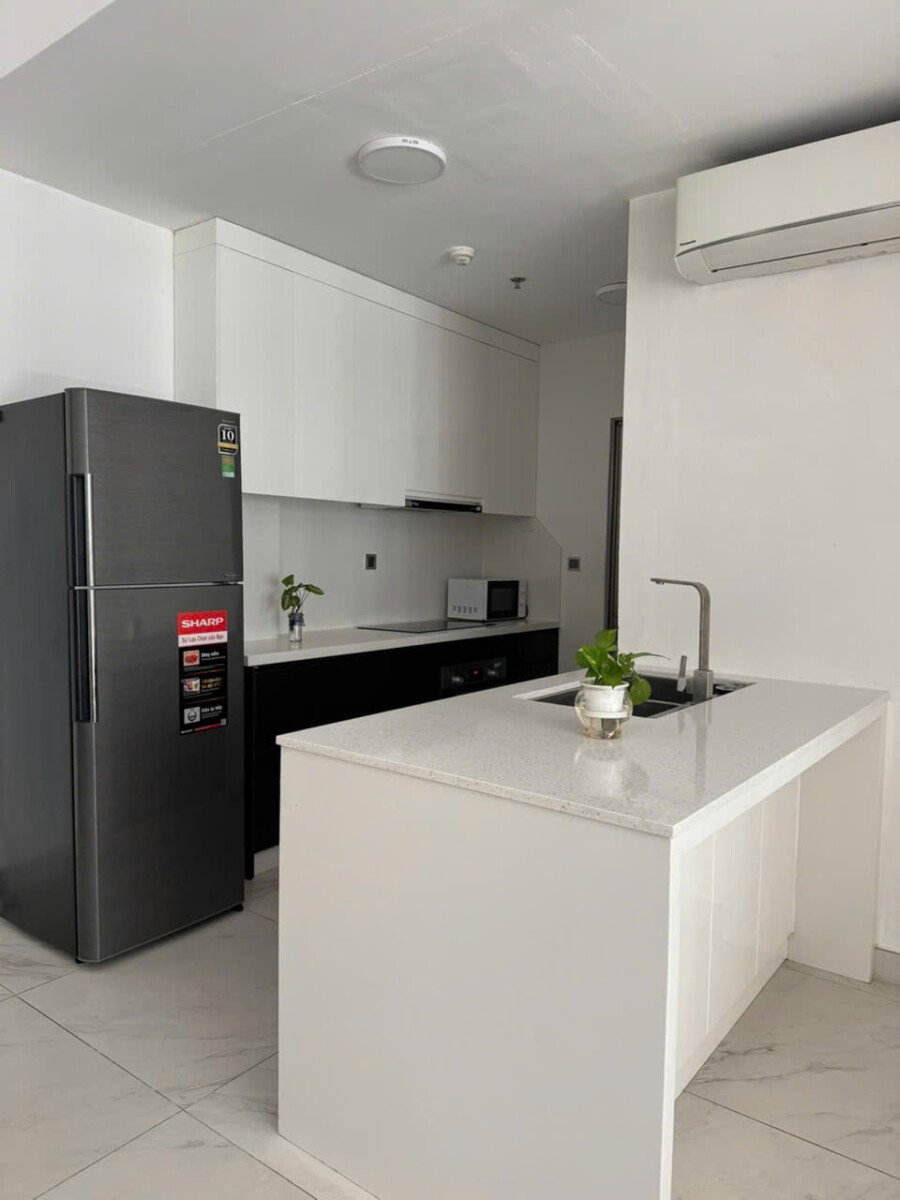 khong gian bep rong rai 6 - Giá cho thuê căn hộ 2pn tòa A Midtown m7 Phường Tân Mỹ T6/2026