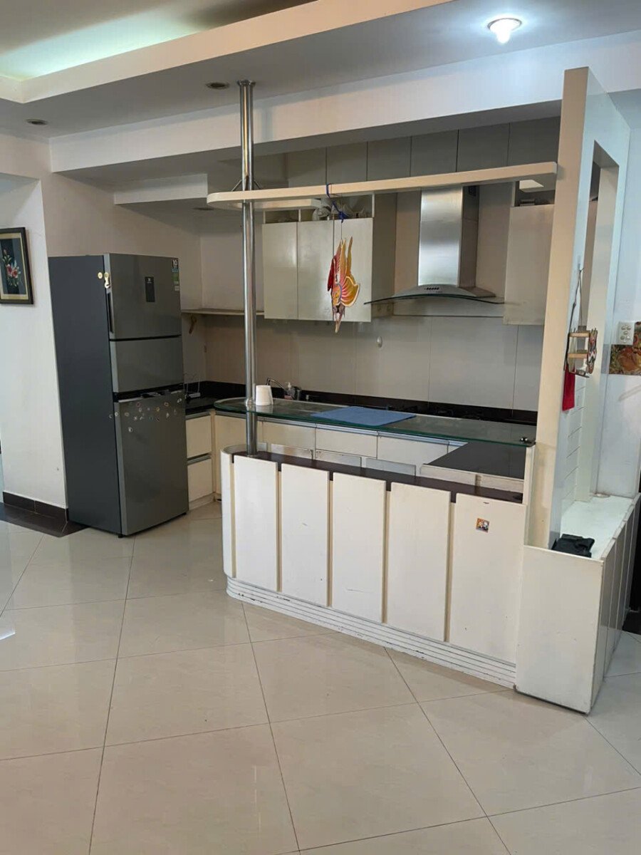 khong gian bep rong rai - Giá mua bán căn hộ 3pn tòa K chung cư Hưng Vượng 2 phường Tân Hưng T6/2026