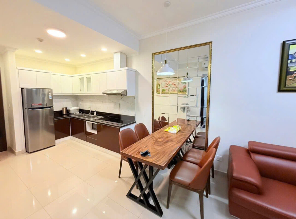 khong gian bep va phong an - Giá mua bán căn hộ 2pn số 06 tòa K chung cư Sunrise Riverside Nhà Bè T7/2026