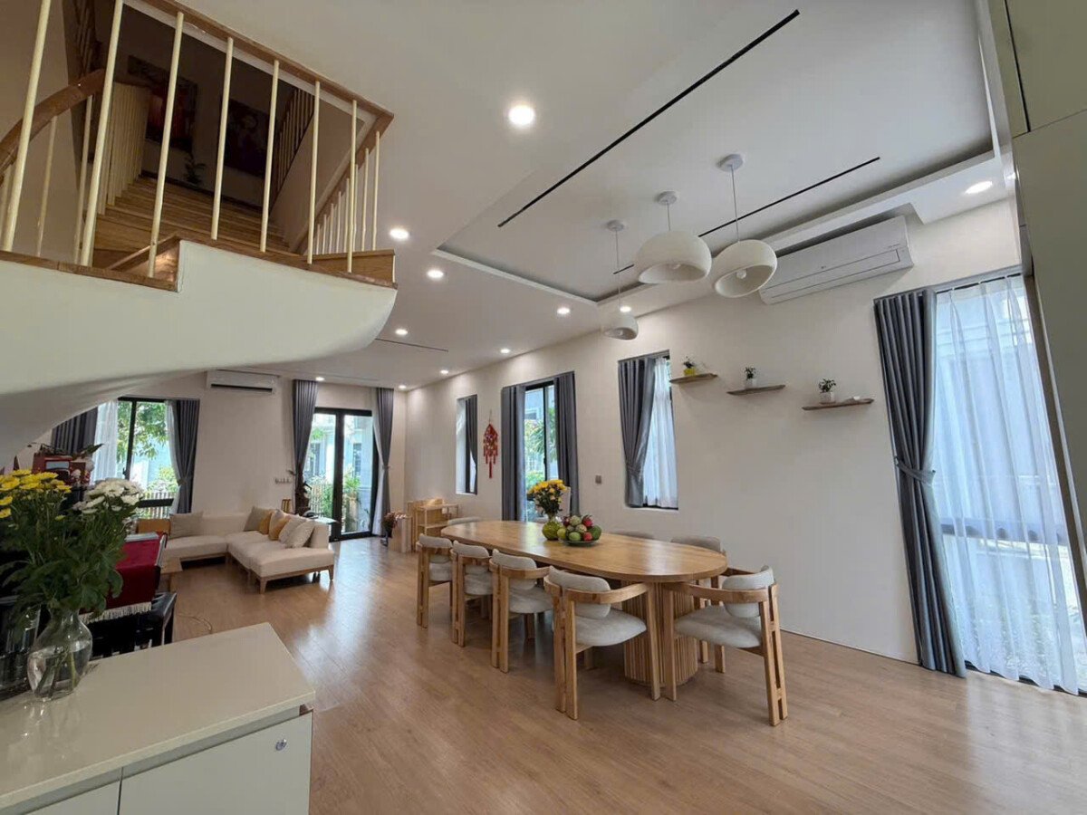 khong gian phong an rong rai 1 - Giá mua bán nhà Biệt thự căn góc Nội khu Amelie Villa Nhà Bè T6/2026