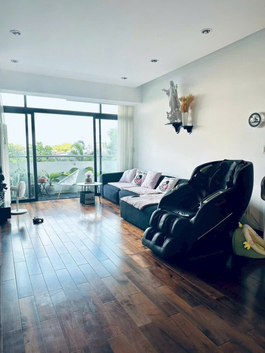 phong khach can ho 2 - Giá mua bán căn hộ 3pn chung cư Garden Court 2 phường Tân Hưng T6/2026