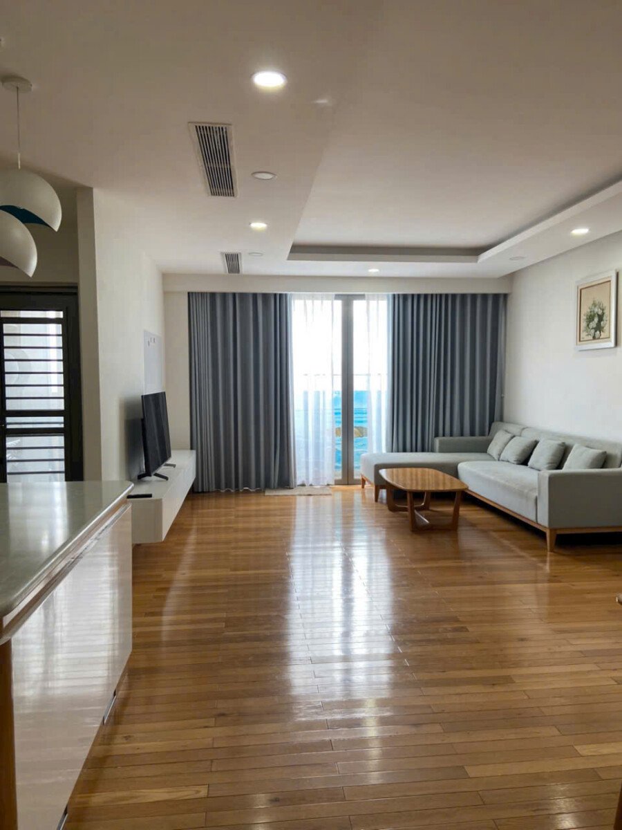 phong khach can ho 3 - Giá mua bán căn hộ 2pn lầu 20 tòa B chung cư Riverpark Premier phường Tân Hưng T6/2026