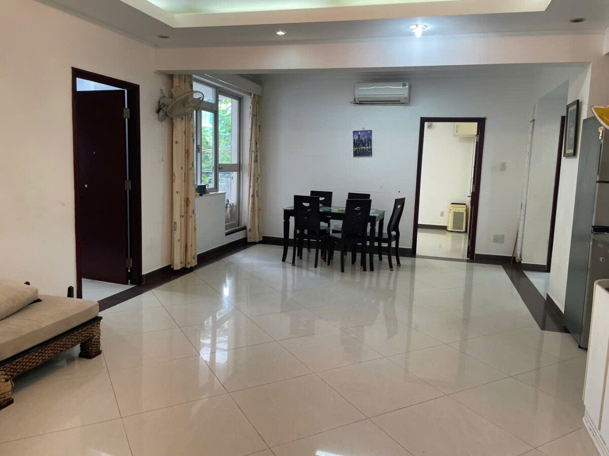 phong khach can ho ban 1 - Giá mua bán căn hộ 3pn tòa K chung cư Hưng Vượng 2 phường Tân Hưng T6/2026