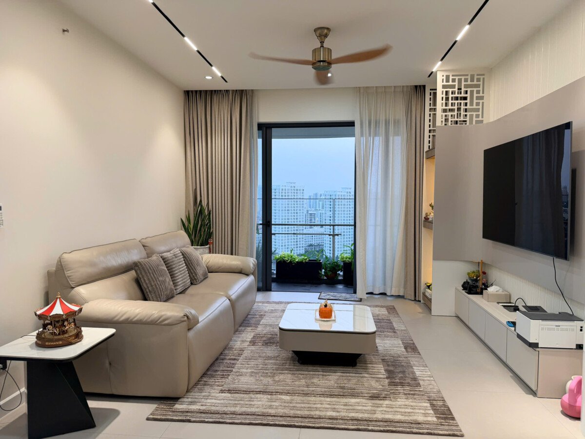 phong khach can ho ban 23 - Chủ giảm giá bán gấp căn hộ 3pn tòa C view sân golf chung cư Green Valley phường Tân Mỹ