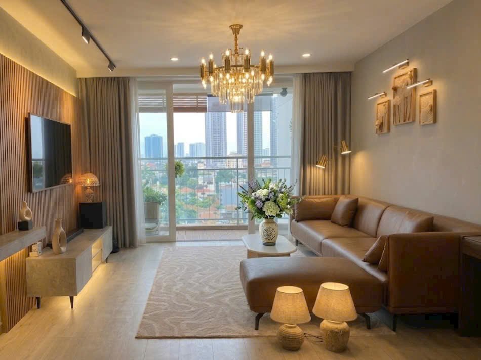 phong khach can ho ban 30 - Giá mua bán căn hộ 3pn chung cư Sunrise City phường Tân Hưng T6/2026