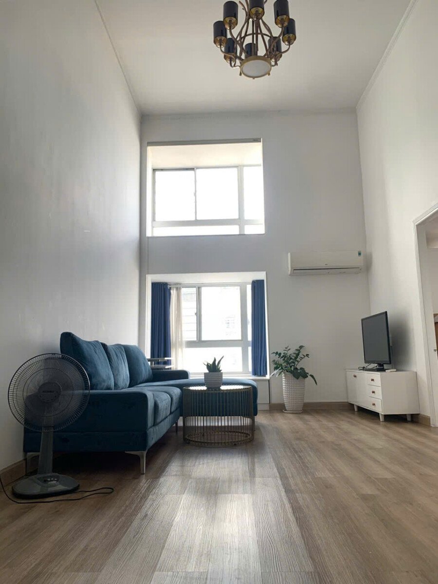 phong khach can ho ban 32 - Giá mua bán căn hộ Duplex 5pn tòa 2A chung cư Sky Garden 1 phường Tân Hưng T6/2026