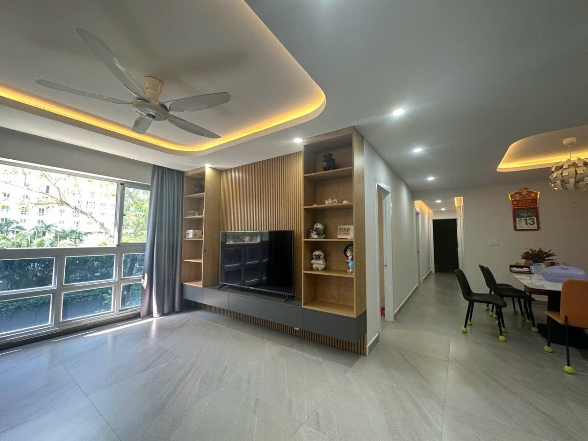 phong khach can ho ban 34 - Giá mua bán căn hộ 4pn tòa L chung cư Happy Valley phường Tân Hưng T7/2026