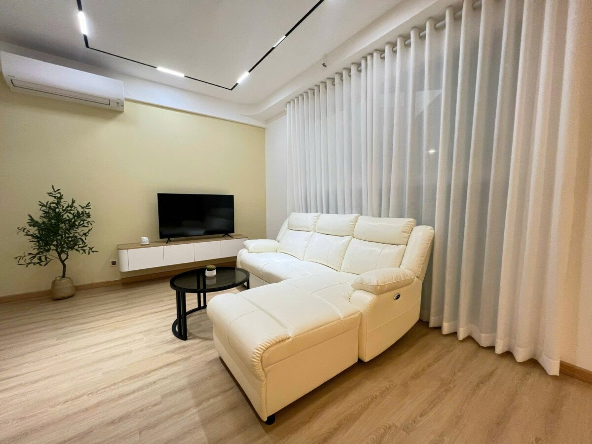 phong khach can ho ban 36 - Bán căn hộ duplex chung cư Scenic Valley 2, 04pn, giá 9.5 tỷ, nội thất đầy đủ, xem nhà dễ.