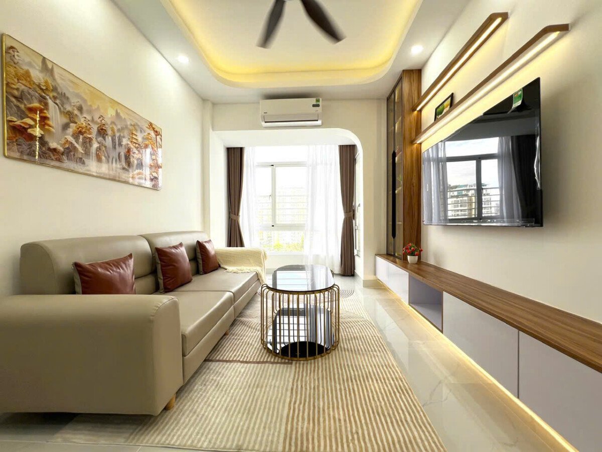phong khach can ho ban 5 - Giá mua bán căn hộ 2pn tòa 7D chung cư Sky Garden 3 phường Tân Hưng T6/2026