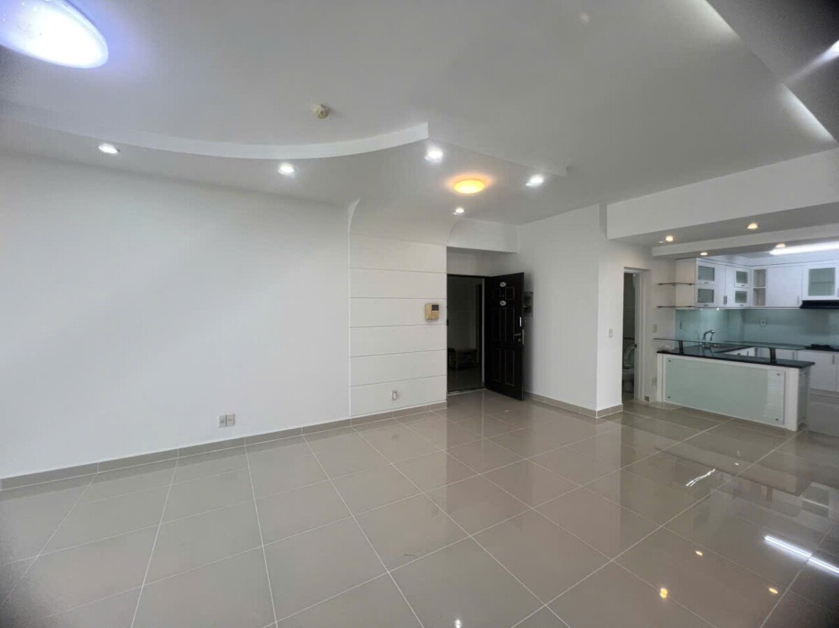 phong khach can ho rong rai 1 - Giá mua bán căn hộ 3pn số 02 tòa B chung cư Mỹ Đức phường Tân Hưng T6/2026