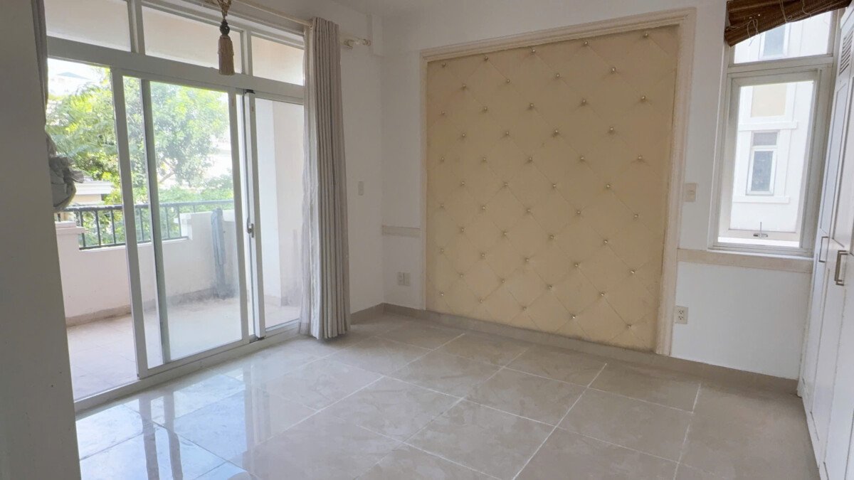 phong ngu chinh co balcony rong rai - Giá mua bán căn hộ 3pn tòa A chung cư Cảnh Viên 2 phường Tân Mỹ T6/2026
