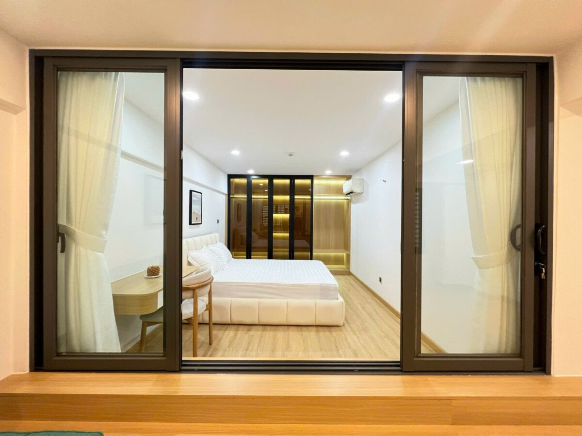 phong ngu cxan ho ban - Bán căn hộ duplex chung cư Scenic Valley 2, 04pn, giá 9.5 tỷ, nội thất đầy đủ, xem nhà dễ.
