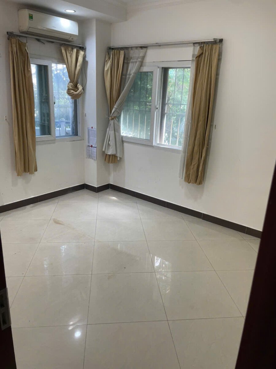 phong ngu nho - Giá mua bán căn hộ 3pn tòa K chung cư Hưng Vượng 2 phường Tân Hưng T6/2026