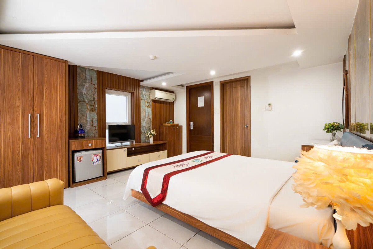 phong rong rai - Giá cho thuê tòa nhà Khách Sạn 27p đường Nội khu Hưng Gia Hưng Phước phường Tân Hưng T6/2026