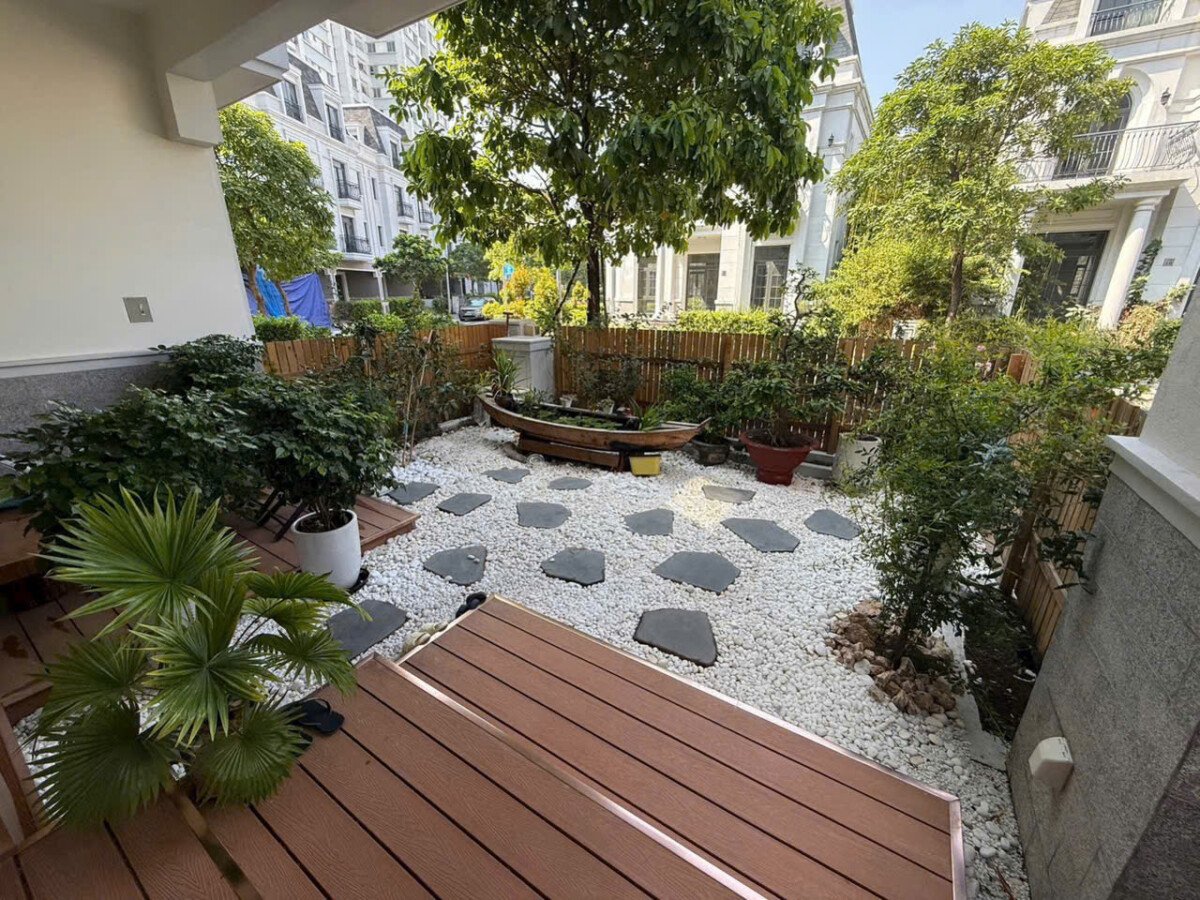 san vuon truoc nha ben - Giá mua bán nhà Biệt thự căn góc Nội khu Amelie Villa Nhà Bè T6/2026