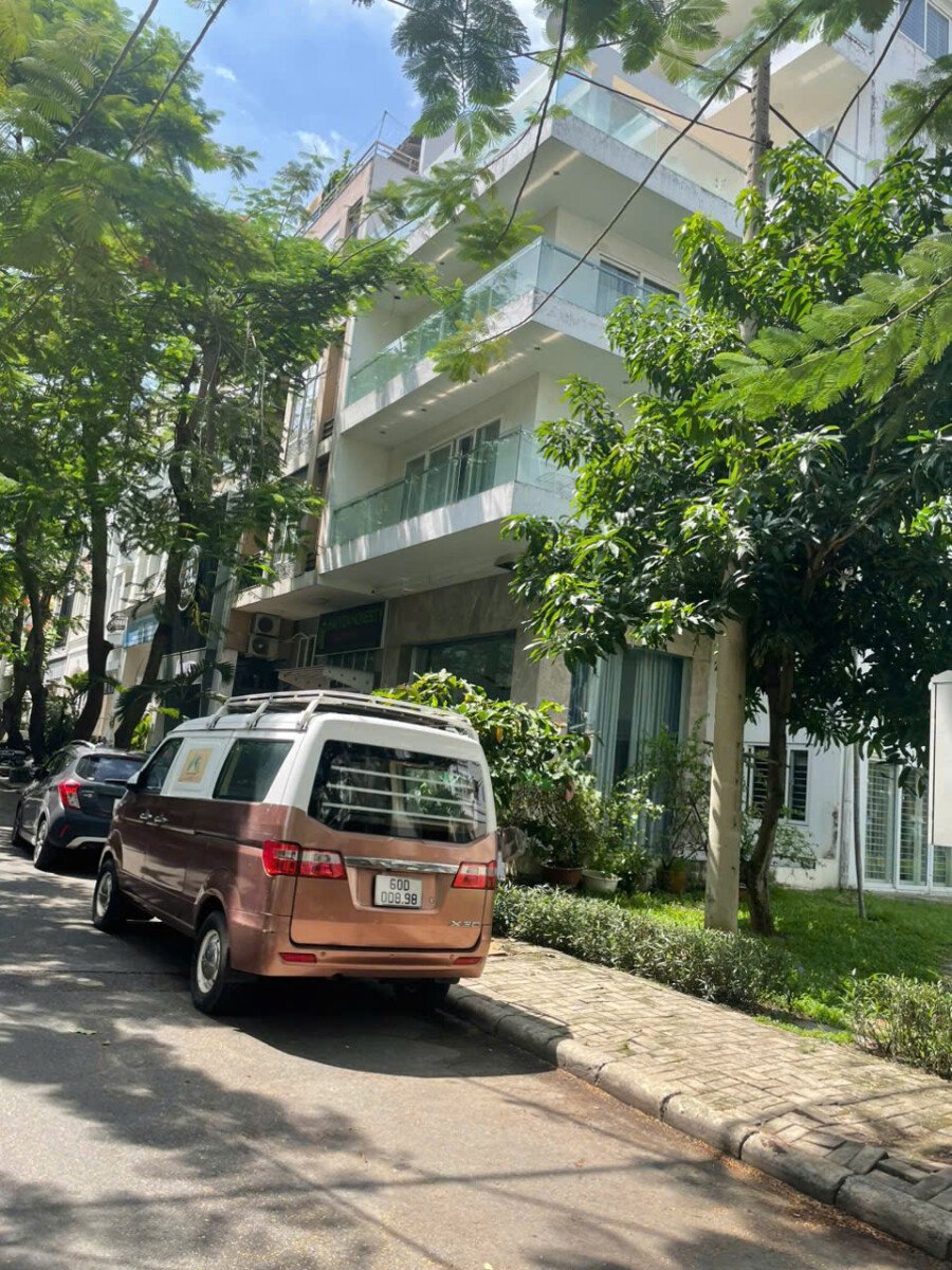 vi tri nha gan cong vien - Giá mua bán nhà chdv 12pn mặt đường Nội khu Hưng Gia 1 phường Tân Hưng T6/2026