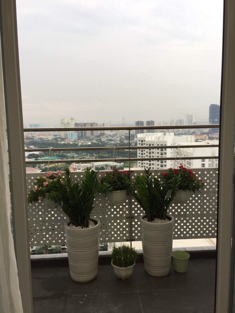 view balcony phong khach 1 - Giá cho thuê căn hộ 3pn tòa C chung cư Scenic Valley 1 phường Tân Mỹ T6/2026