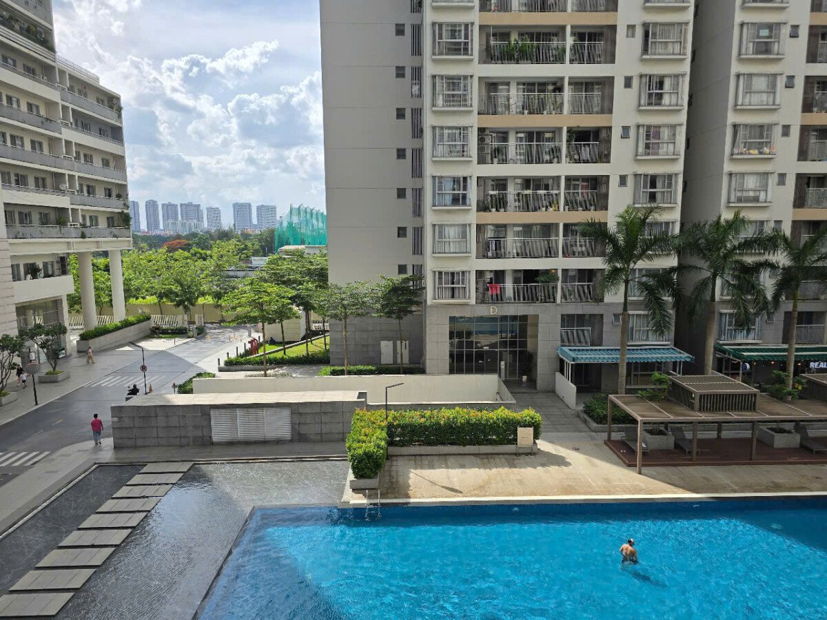 view can ho ban 2 - Bán căn hộ 77m2, chung cư Scenic Valley 1, giá 7.3 tỷ, 02pn, view trực diện hồ bơi