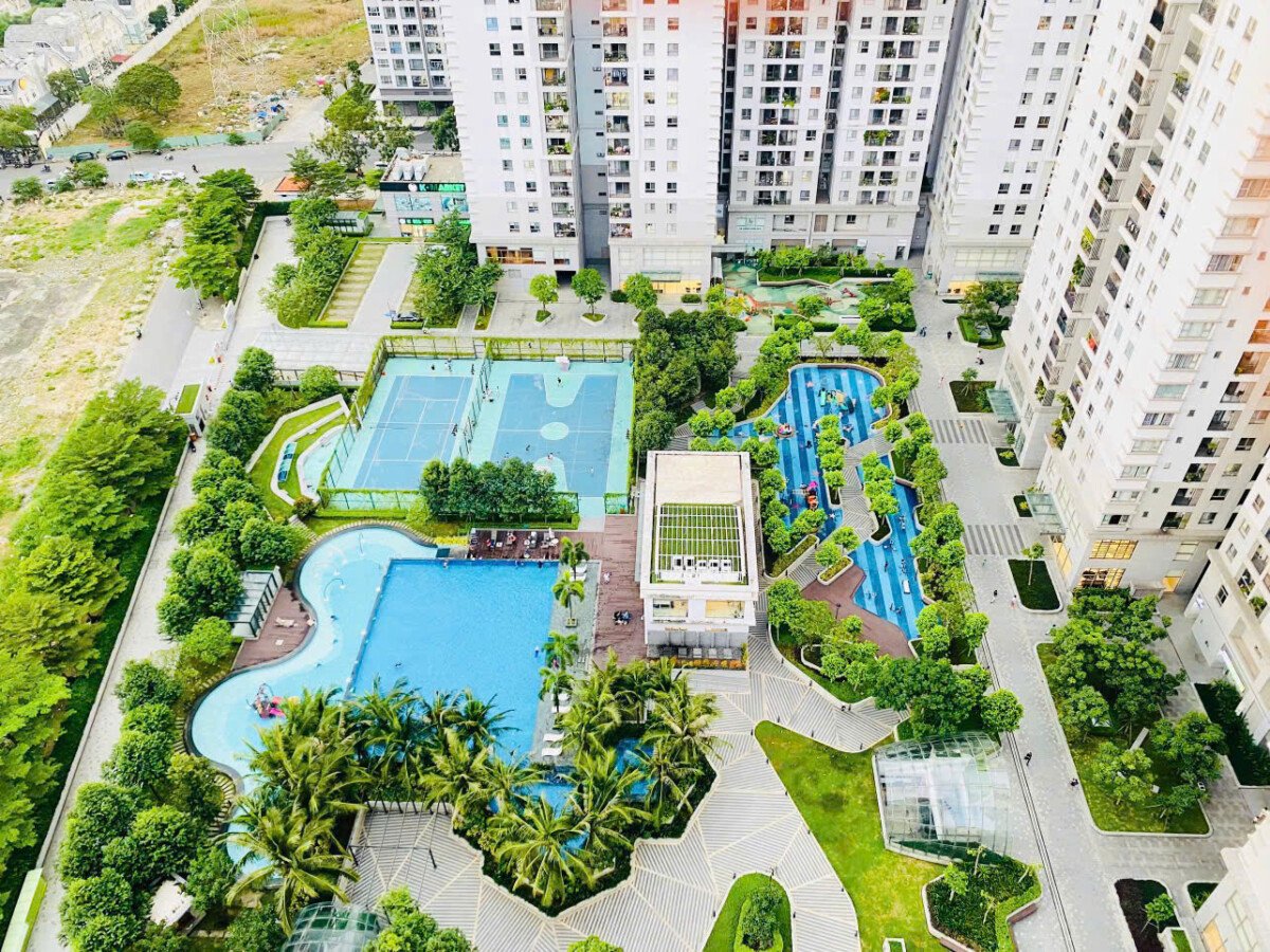 balcony can ho truc dien khuon vien noi khu - Giá mua bán căn hộ 3pn số 07 tòa G chung cư Saigon South Residences Nhà Be T8/2026