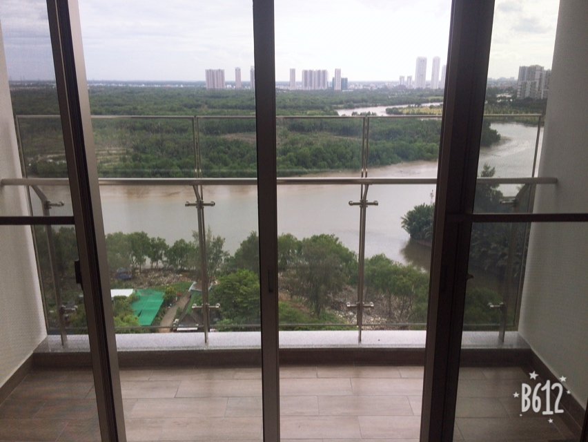 balcony phong khach can ho 1 - Giá mua bán căn hộ 3pn số 08 tòa A chung cư Midtown phường Tân Mỹ T8/2026
