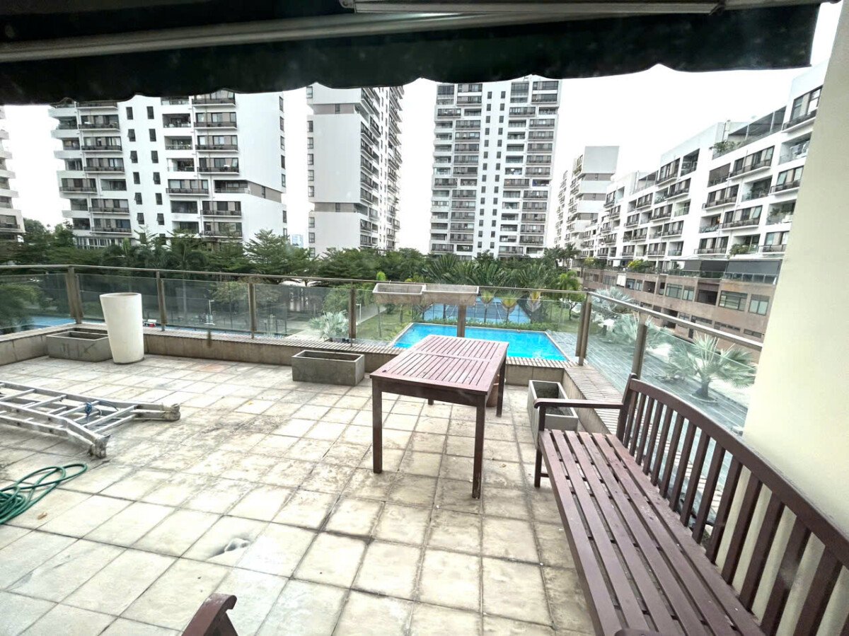 balcony phong khach lien ke ho boi noi khu - Giá cho thuê căn hộ 3pn tòa L chung cư The Panorama phường Tân Hưng T7/2026