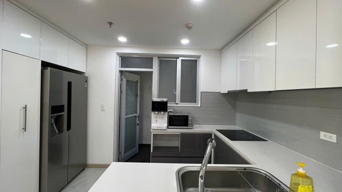 bep can ho ban 4 - Cần bán gấp căn hộ 97m2,chung cư Scenic Valley 2, giá 8.7 tỷ, đầy đủ nội thất, xem nhà dễ