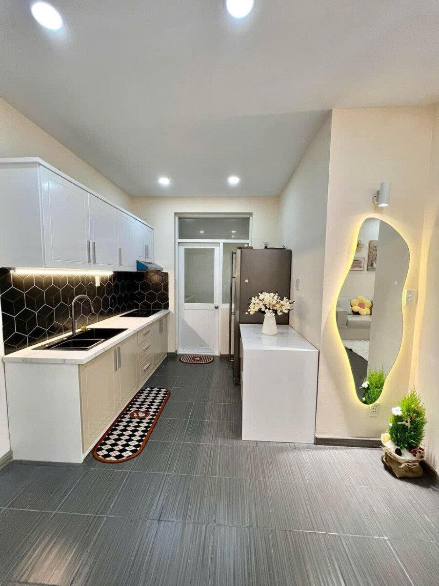 bep can ho ban 8 - Bán căn hộ chung cư Sky Gardenn 3, 70m2, giá 5.5 tỷ, nội thất đầy đủ, nhà đang có hợp đồng thuê.