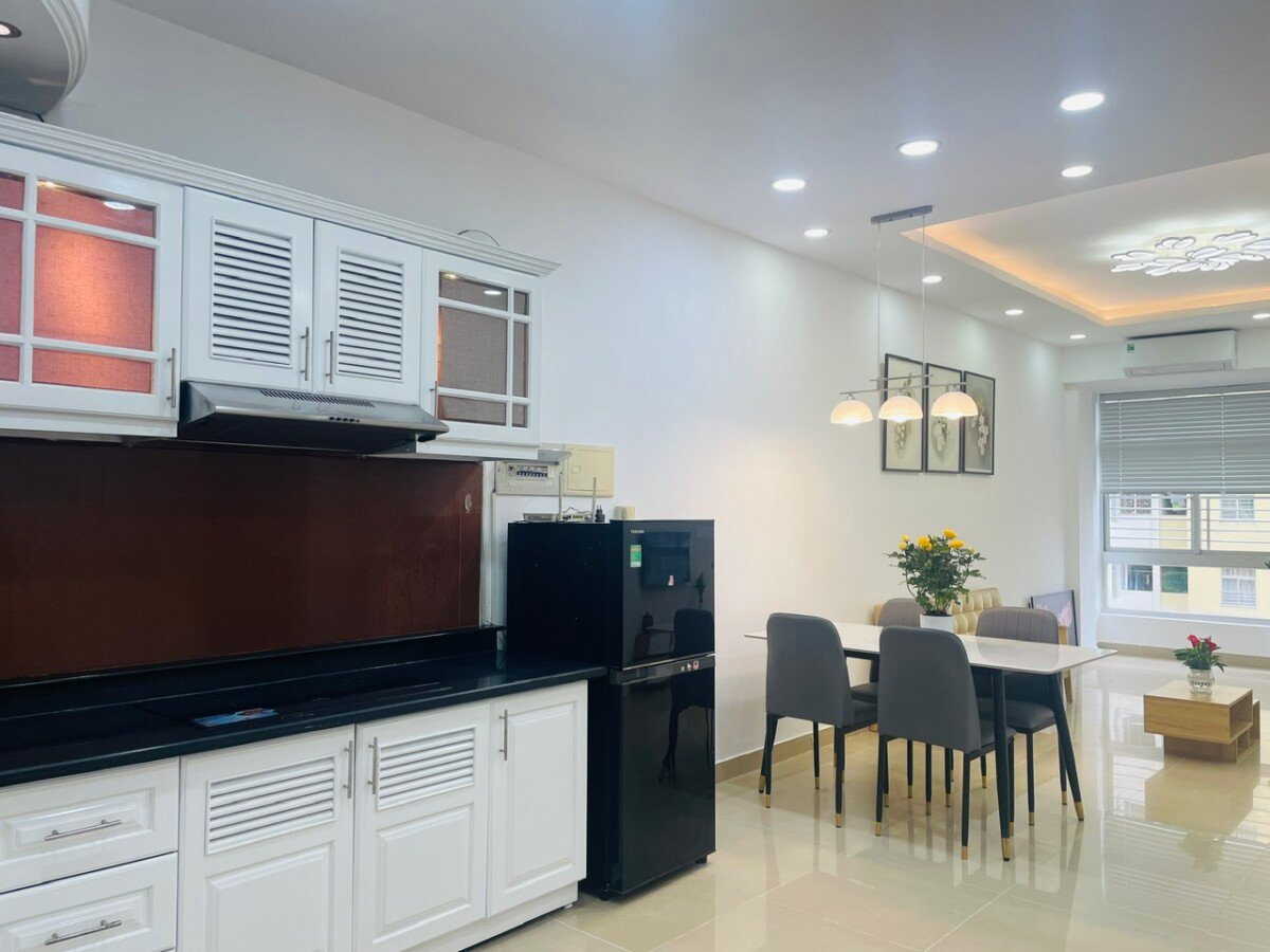 bep can ho can cho thue gap - Bán căn hộ chung cư Sky Garden 2, 71m2, giá 4.5 tỷ, nhà đẹp, đầy đủ nội thất.