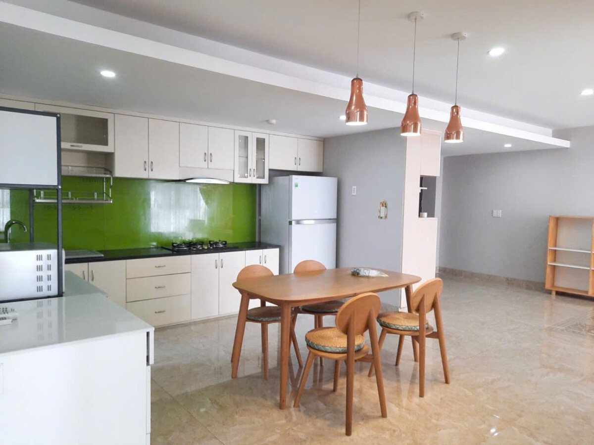 bep trong can ho ban 1 - Giá mua bán căn hộ số 03 tòa L chung cư Happy Valley phường Tân Hưng t8/2026